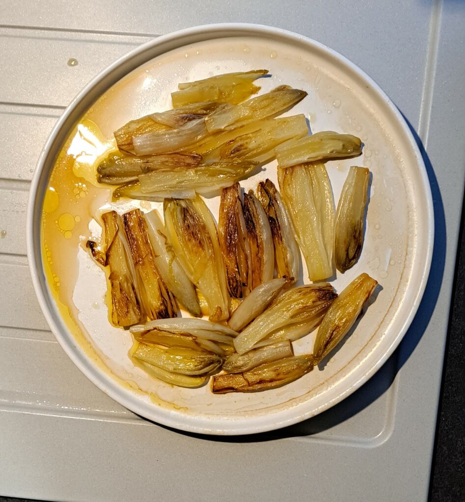 Découvrez des endives braisées à la poêle puis cuites à la micro-vapeur avec le Vaposaveur, une recette légère, saine et pleine de saveurs.